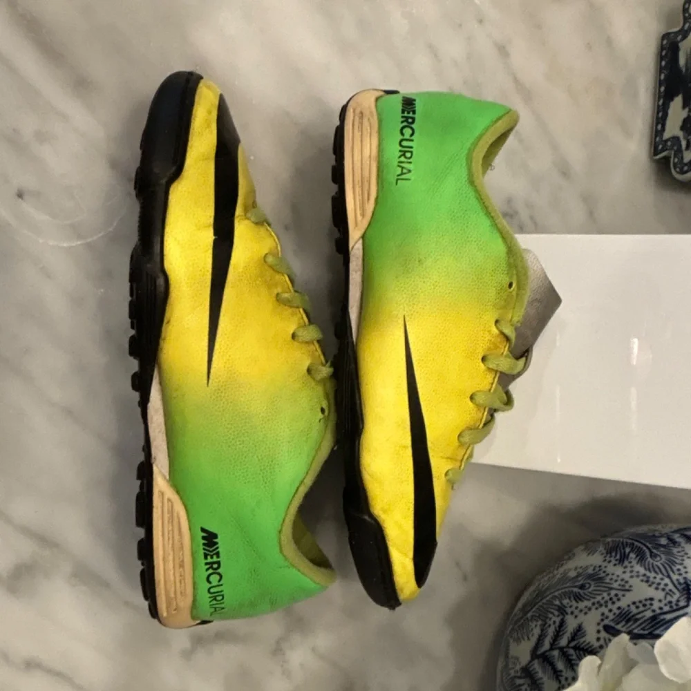 Nike Mercurial Vapor Soccer Cleats Size 3.5Y